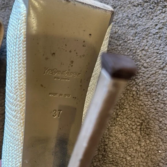 Yves Saint Laurent Women's Cream Pumps - Authentic - Picture 12 of 12